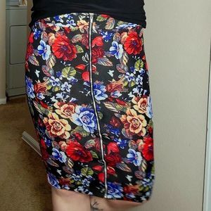 Brat Star Colorful Red Floral Print Front Zipper Bodycon Black Skirt Medium